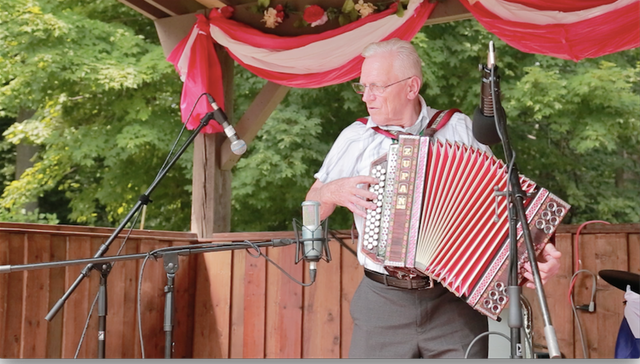 Showcaser Joe Mavec3