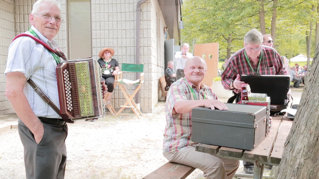 Showcasers Mavec and Zejn1