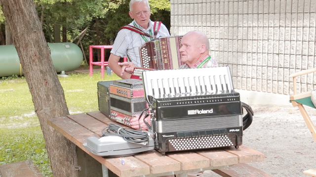 Showcasers Mavec and Zejn2