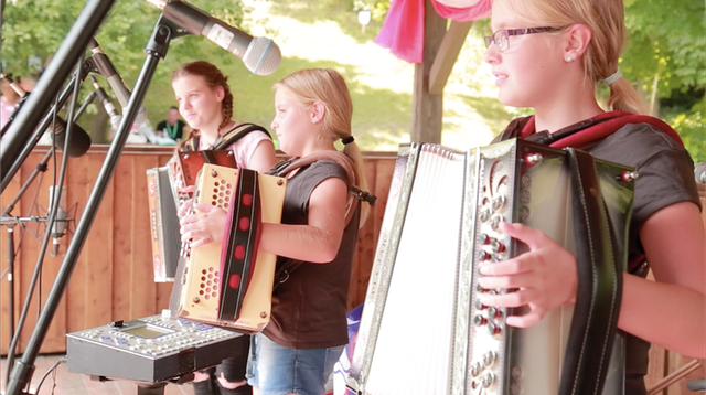 Showcasers Slovenske Punce1